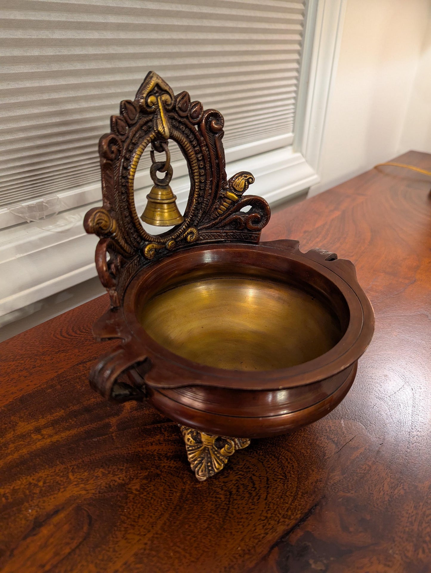 Handcrafted Brass & Wood Urli Bowl ā Traditional Indian Pooja Decor | Auspicious Floating Diya Bowl